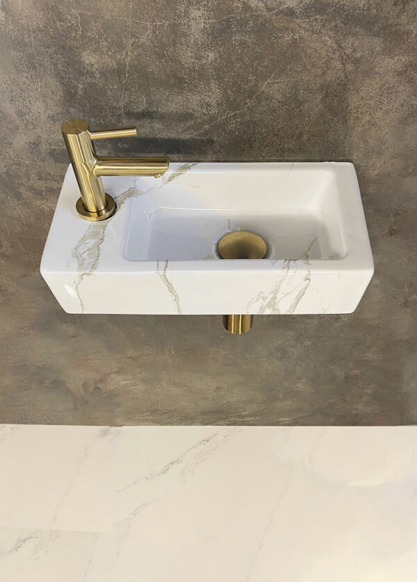 Fonteinset Rhea S mini met fontein links carrara, kraan, sifon en afvoerplug geborsteld messing 393605