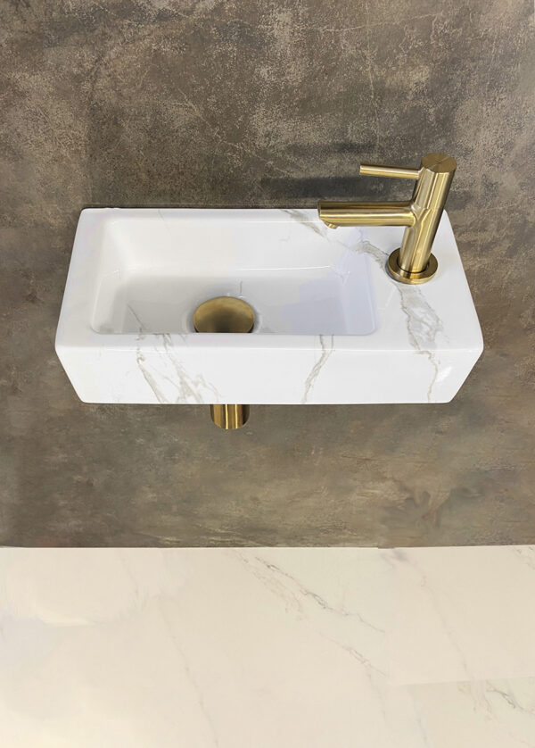 Fonteinset Rhea S mini met fontein rechts carrara, kraan, sifon en afvoerplug geborsteld messing 393606